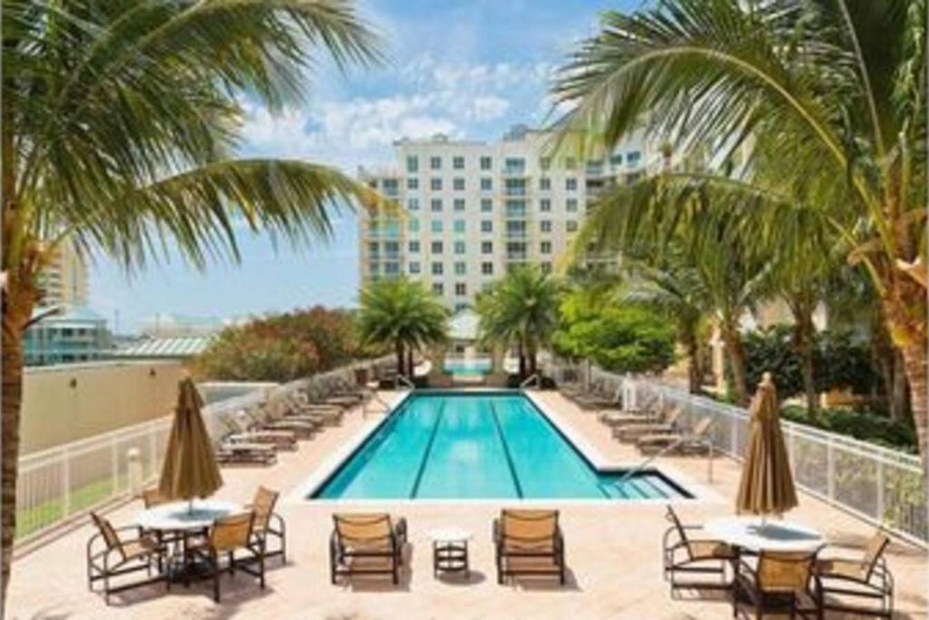 Apartment In Casa Costa Condo!Beach Pass Included Бойнтон-Бич Экстерьер фото