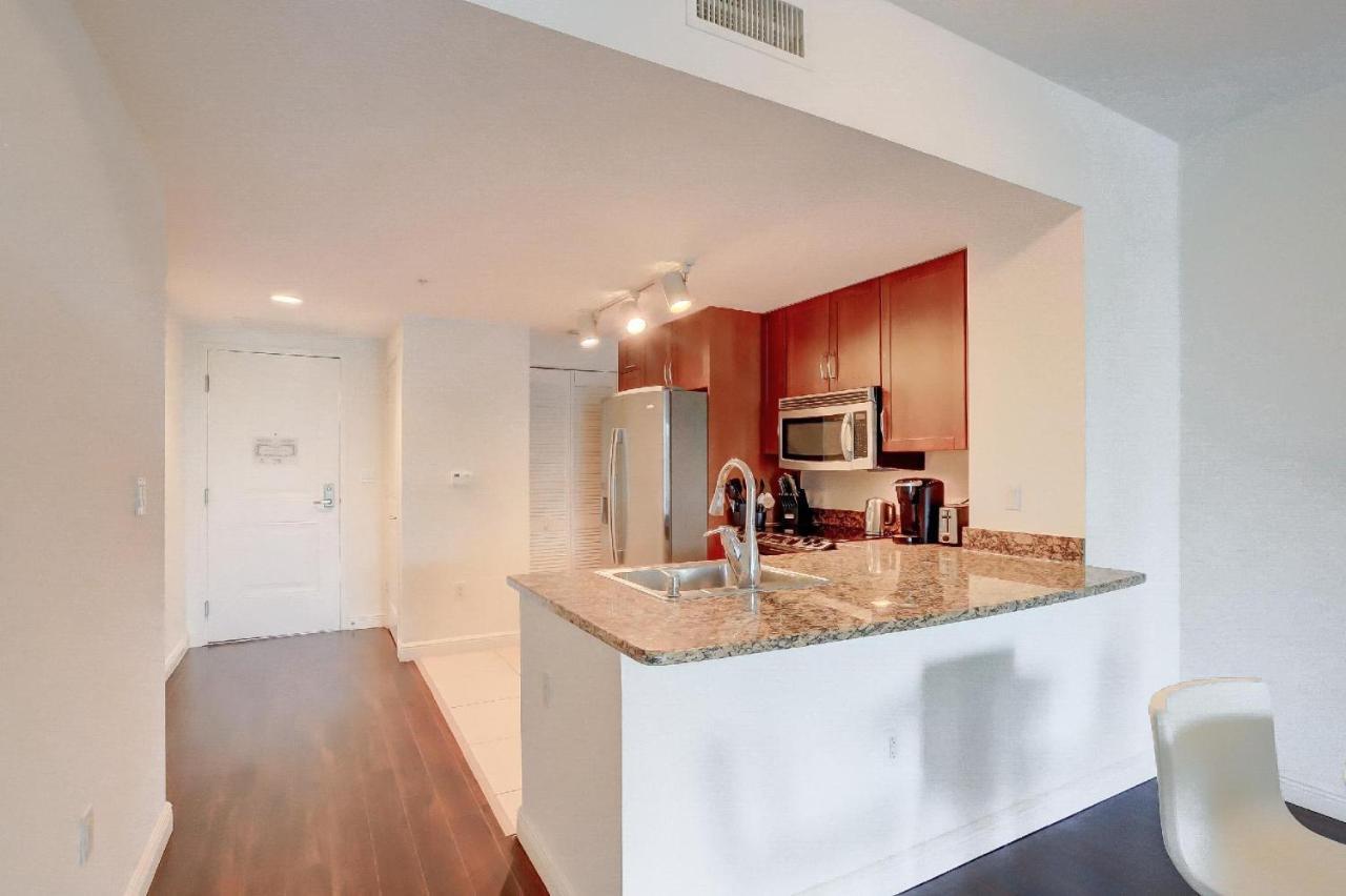 Apartment In Casa Costa Condo!Beach Pass Included Бойнтон-Бич Экстерьер фото