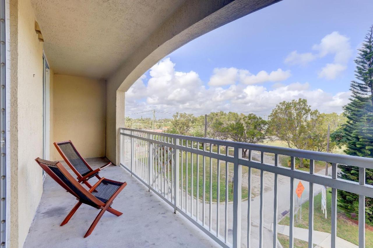 Apartment In Casa Costa Condo!Beach Pass Included Бойнтон-Бич Экстерьер фото