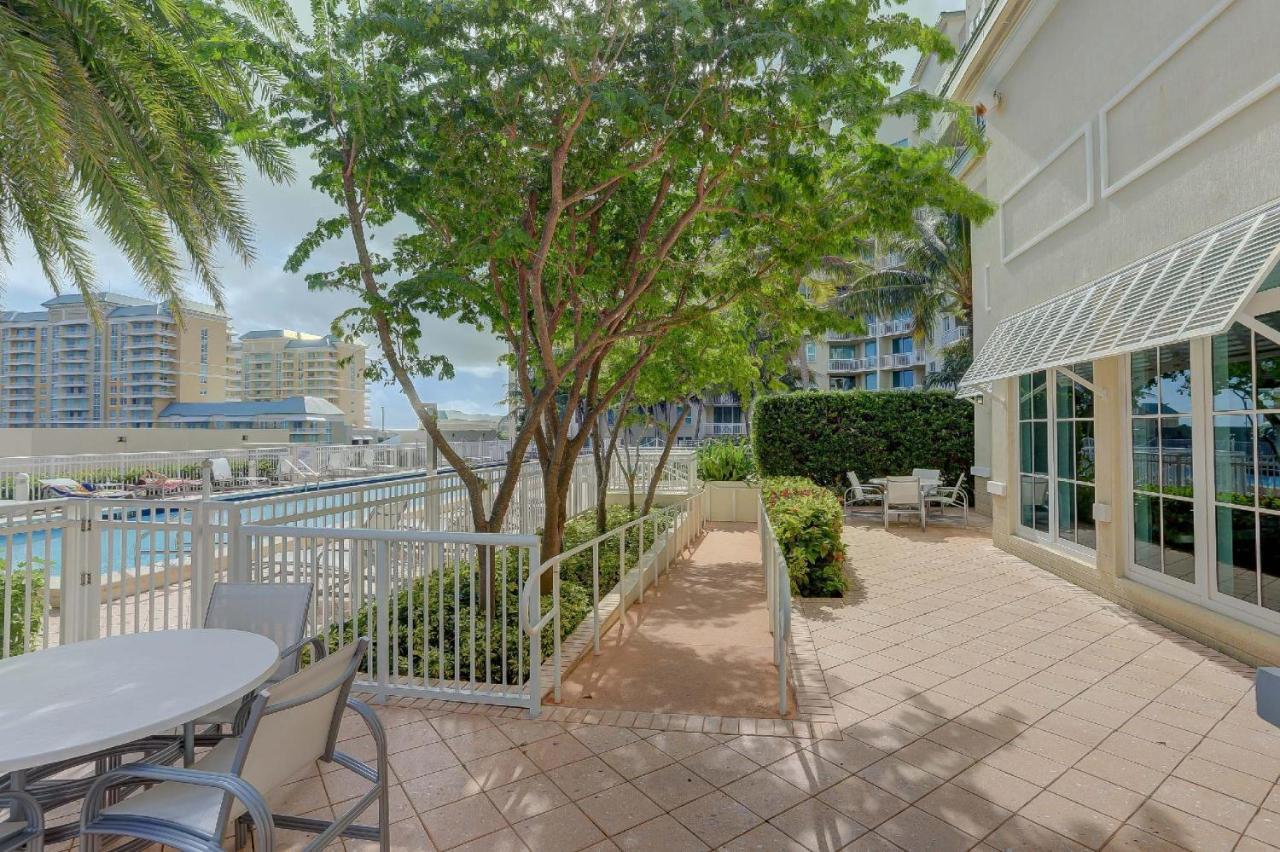 Apartment In Casa Costa Condo!Beach Pass Included Бойнтон-Бич Экстерьер фото